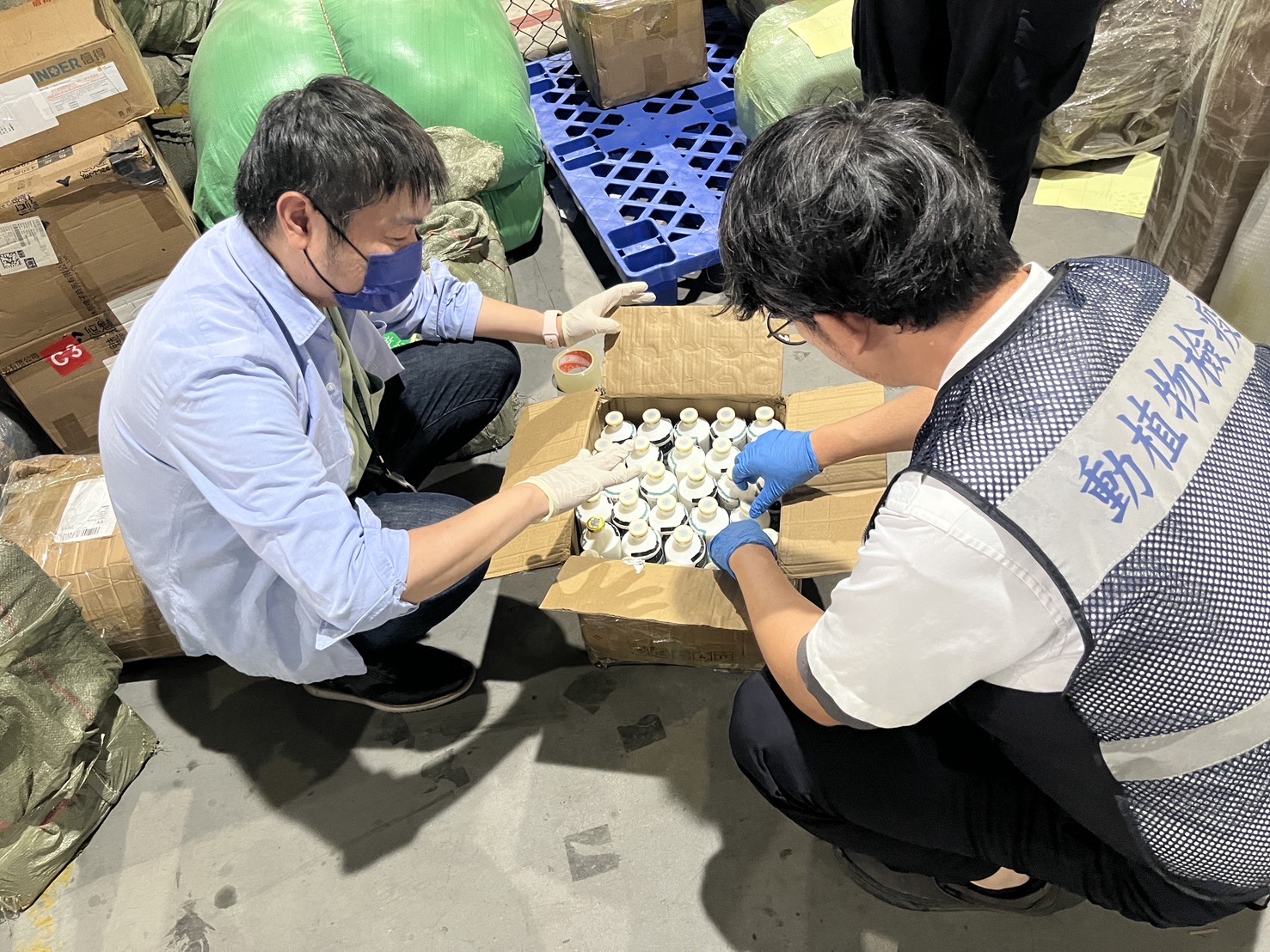 關務署基隆關與防檢署基隆分署於邊境攔截疑似禽流感疫苗